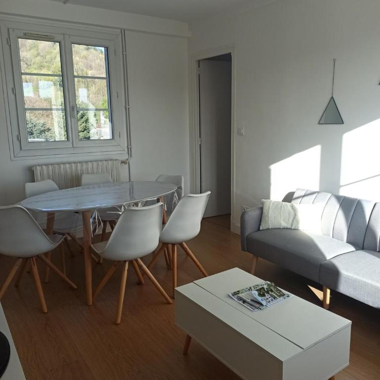 charmant appartement 3 chambres, très lumineux - Three-Bedroom Apartment - 21