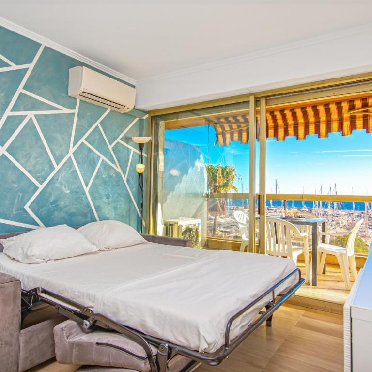 Vue mer port de garavan - Appartement 1 Chambre - 8
