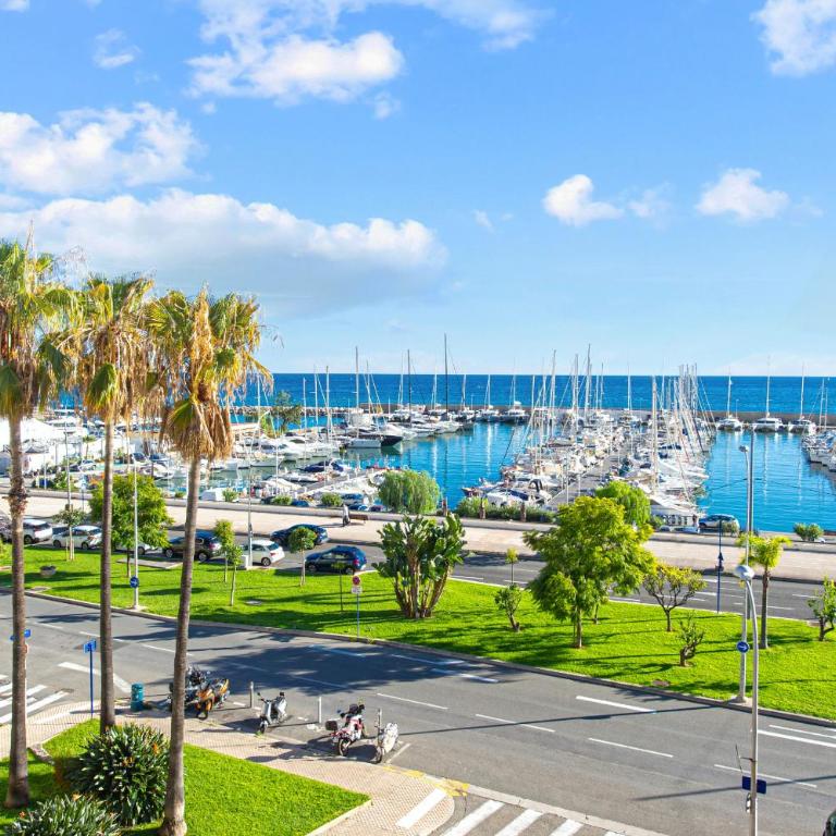 Vue mer port de garavan - Appartement 1 Chambre - 17