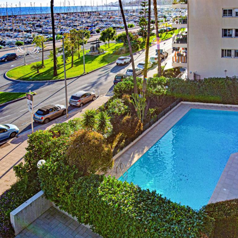 Vue mer port de garavan - Appartement 1 Chambre - 18