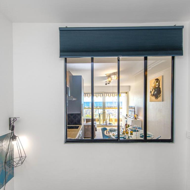 Vue mer port de garavan - Appartement 1 Chambre - 19
