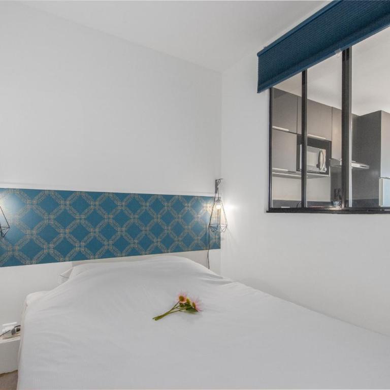 Vue mer port de garavan - Appartement 1 Chambre - 20