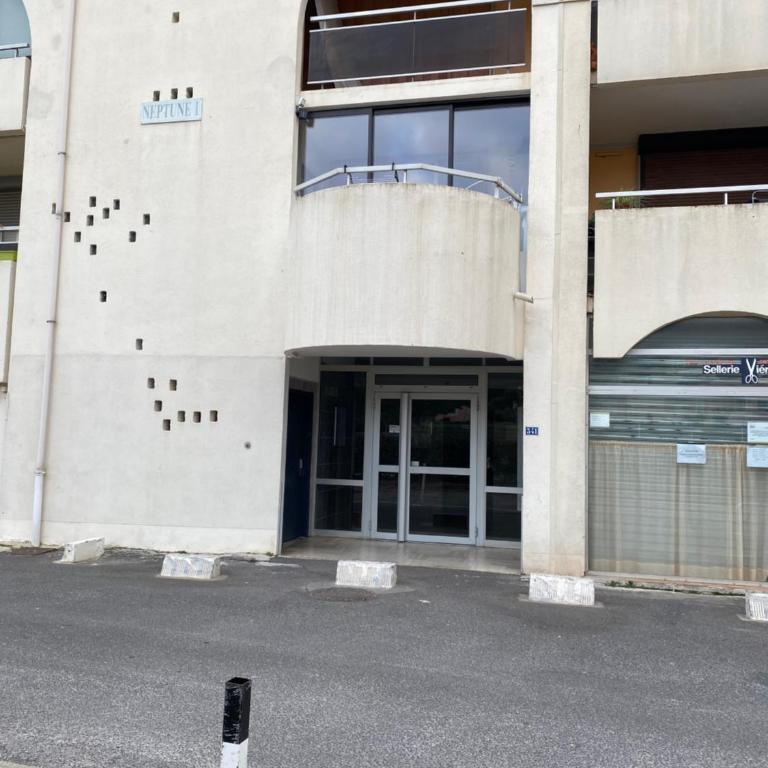 Studio cabine climatisé de 20m2 avec place de parking privée - Studio avec Terrasse - 3