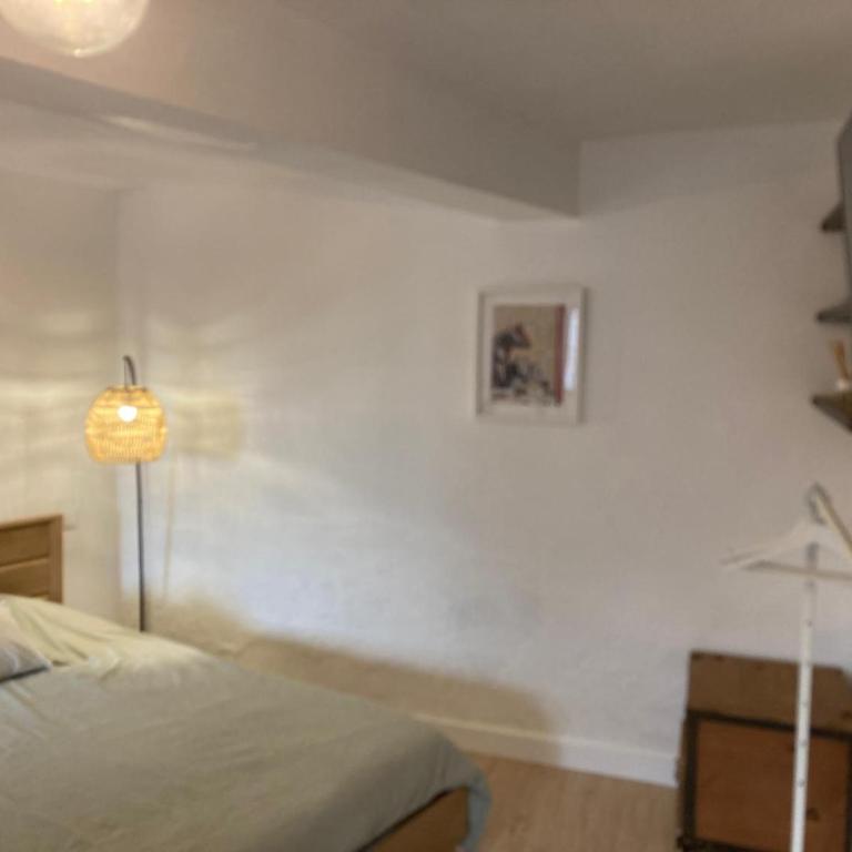 Habitación amplia y tranquila con baño privado en piso compartido - Apartamento de 1 dormitorio - 6