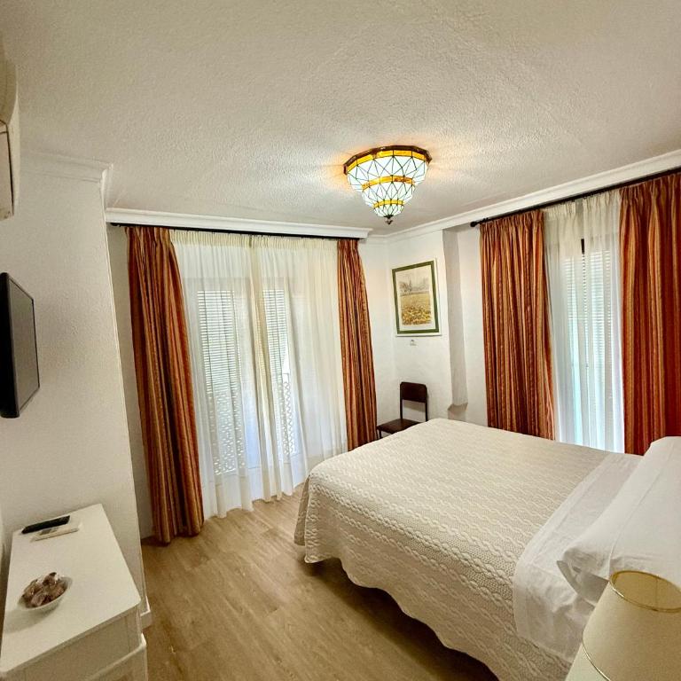 Pension Zurita - Double or Twin Room with Private Bathroom - 4