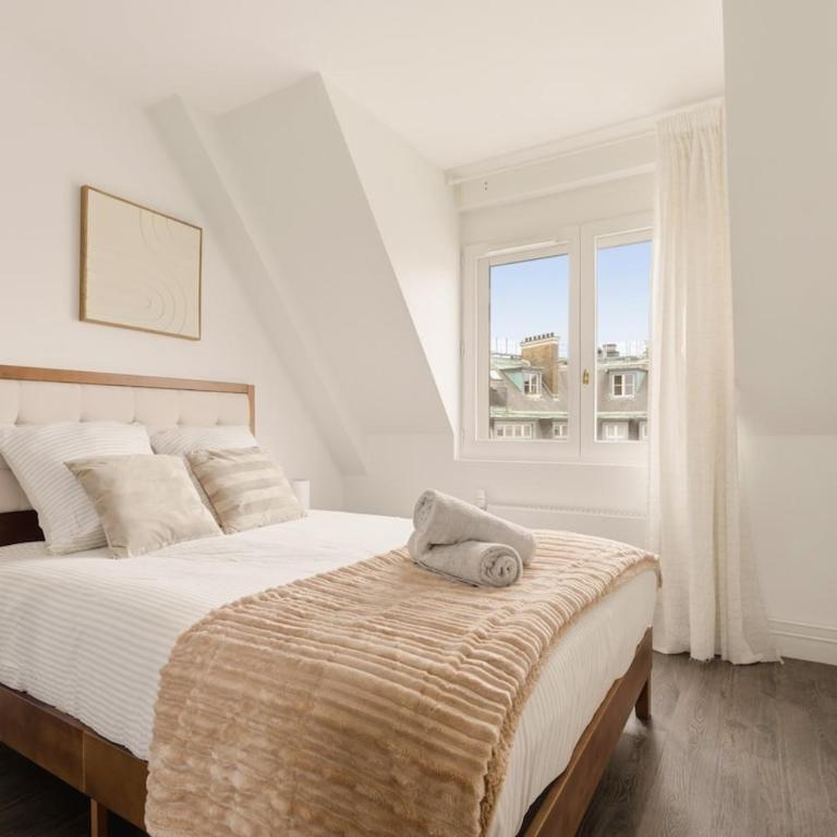 Ecrin Parisien Cosy & Chic Au pied des Champs Élysées 1 min - Two-Bedroom Apartment - 4