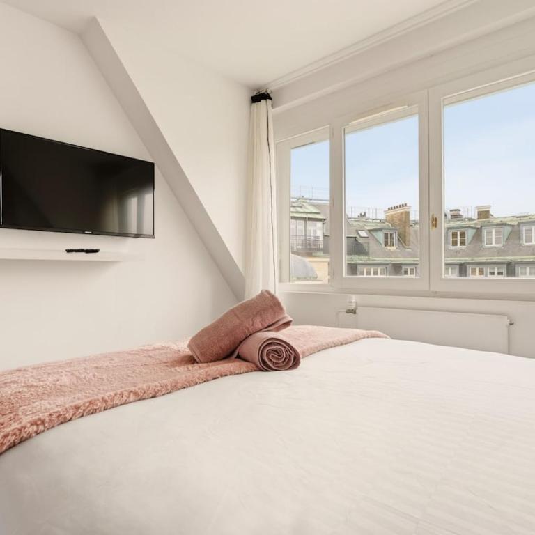 Ecrin Parisien Cosy & Chic Au pied des Champs Élysées 1 min - Two-Bedroom Apartment - 15