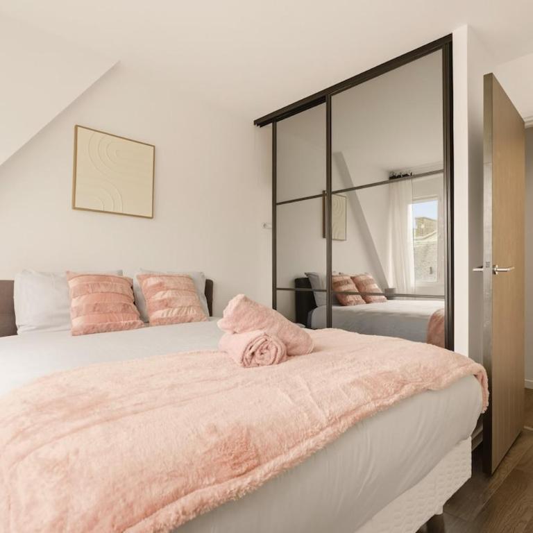 Ecrin Parisien Cosy & Chic Au pied des Champs Élysées 1 min - Two-Bedroom Apartment - 17