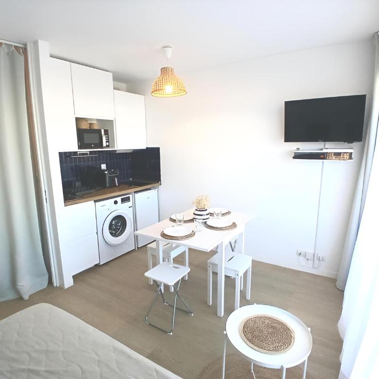Studio 4 pers, 1ère ligne, Piscine, Vue mer latérale - Apartamento Estudio con vistas al mar - 22