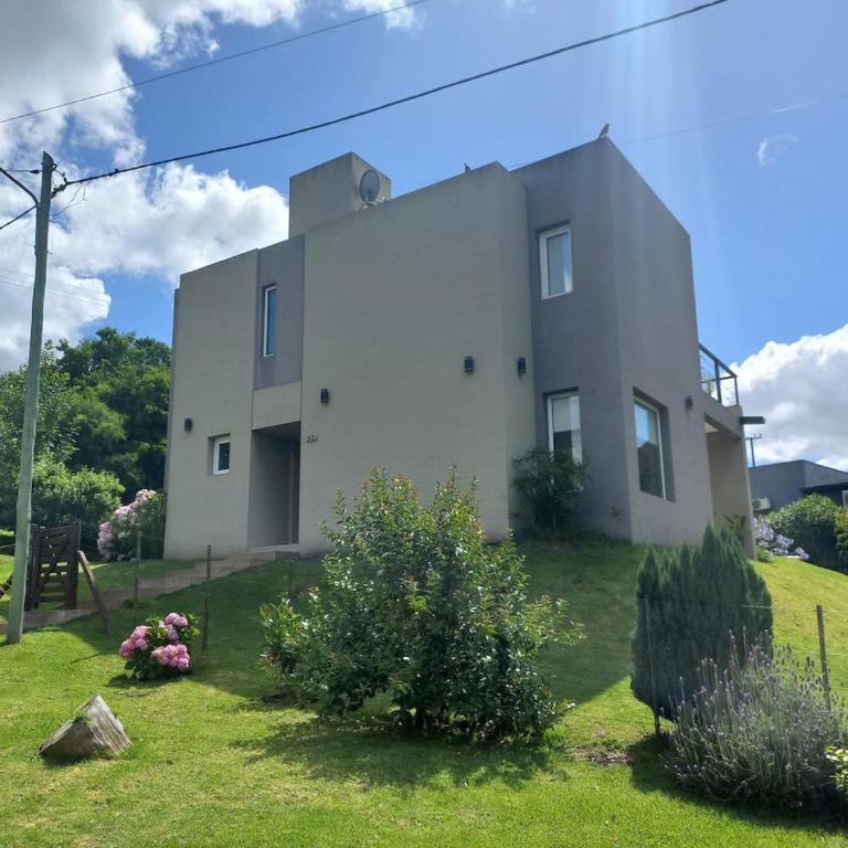 Casa Sierra de los Padres Gran parque y pileta - Casa de 2 dormitorios - 2