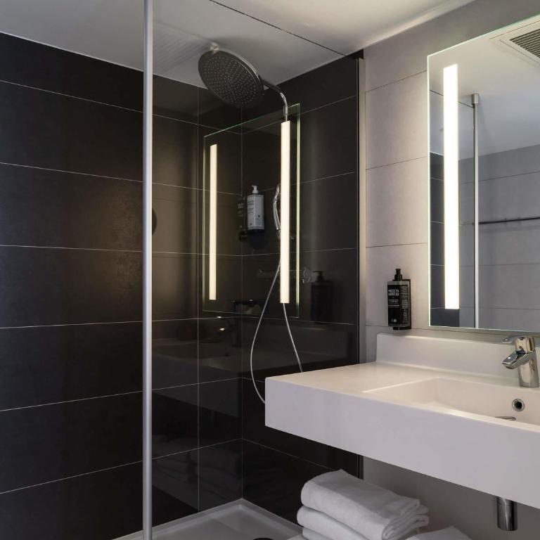 ibis Styles Béziers Centre - Chambre Lits Jumeaux Standard avec Canapé - 11