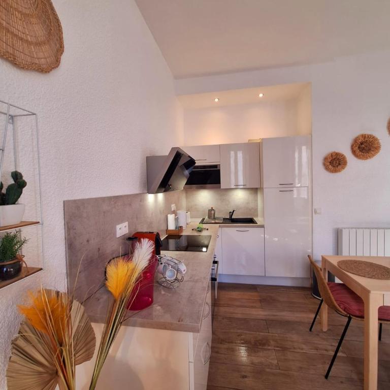 Grand studio dans le centre historique - Apartamento de 1 dormitorio - 10