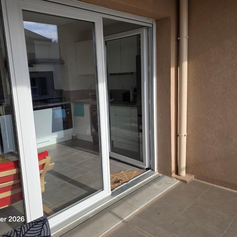 Spacieux appartement dans résidence avec piscine - Two-Bedroom Apartment - 16