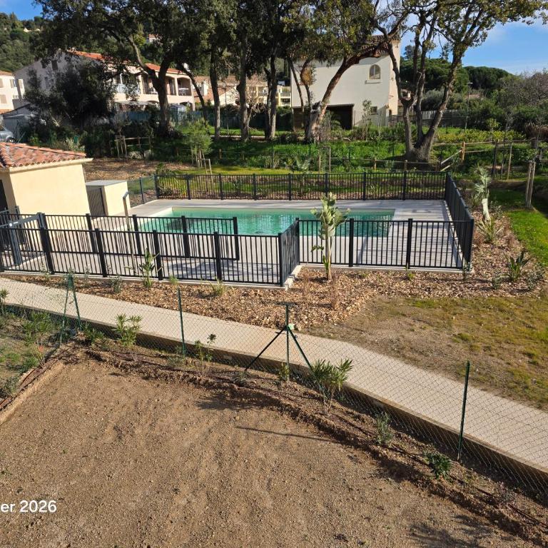 Spacieux appartement dans résidence avec piscine - Two-Bedroom Apartment - 9