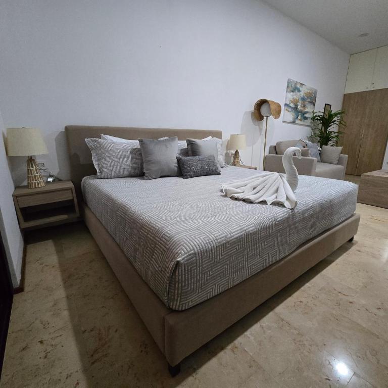 A Perfect Place - Rooftop views of the Caribbean - Jacuzzi - Studio Apartment with Balcony - 9