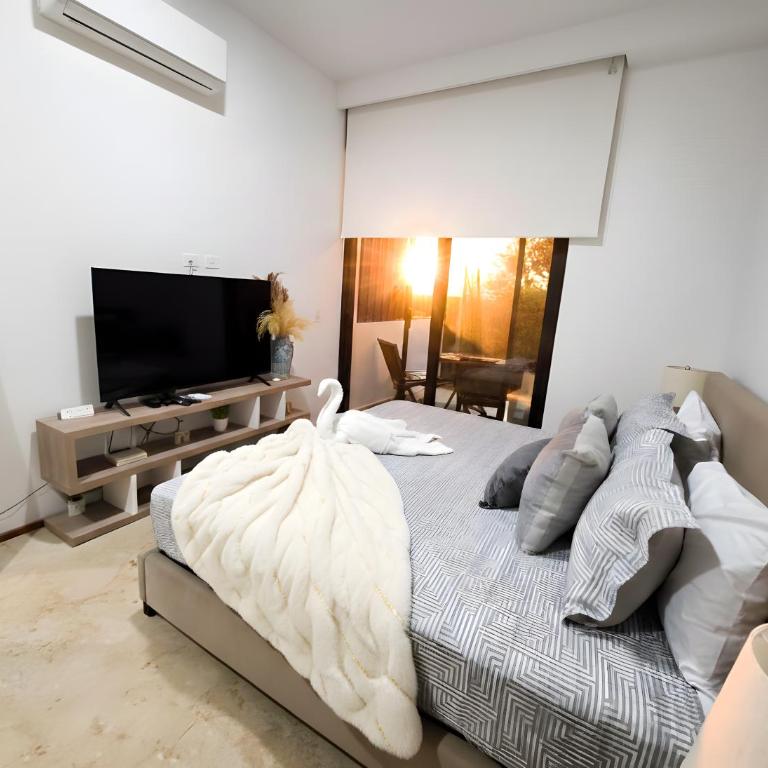 A Perfect Place - Rooftop views of the Caribbean - Jacuzzi - Studio Apartment with Balcony - 16