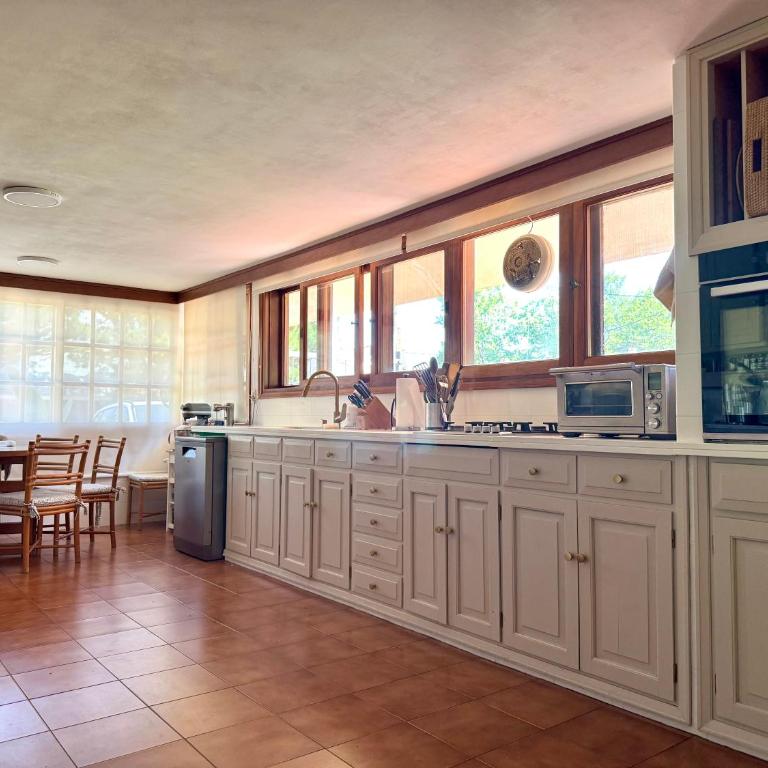 Chalet Saint Tropez - Bright & Spacious 5BR Home - Walk to Imarangatú - Chalet - 13