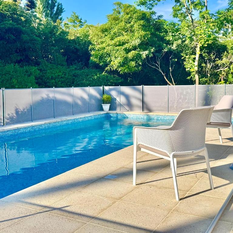 Chalet Saint Tropez - Bright & Spacious 5BR Home - Walk to Imarangatú - Chalet - 19