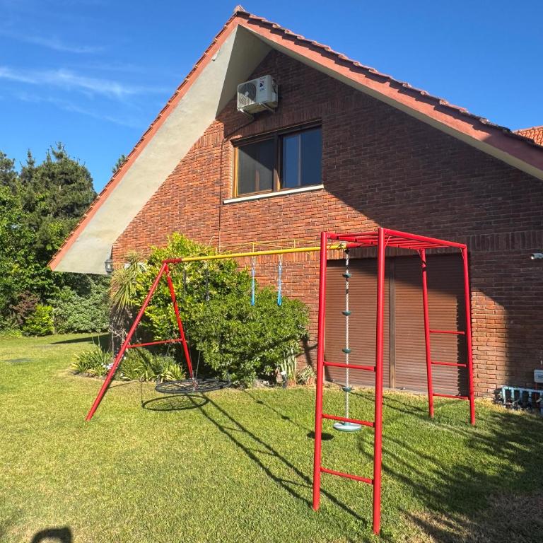 Chalet Saint Tropez - Bright & Spacious 5BR Home - Walk to Imarangatú - Chalet - 22