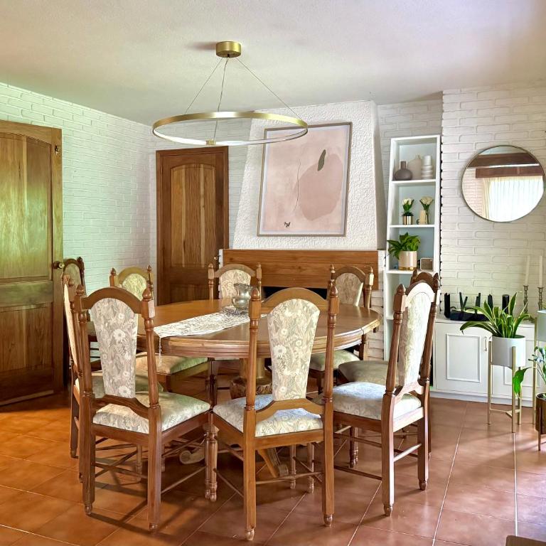Chalet Saint Tropez - Bright & Spacious 5BR Home - Walk to Imarangatú - Chalet - 6