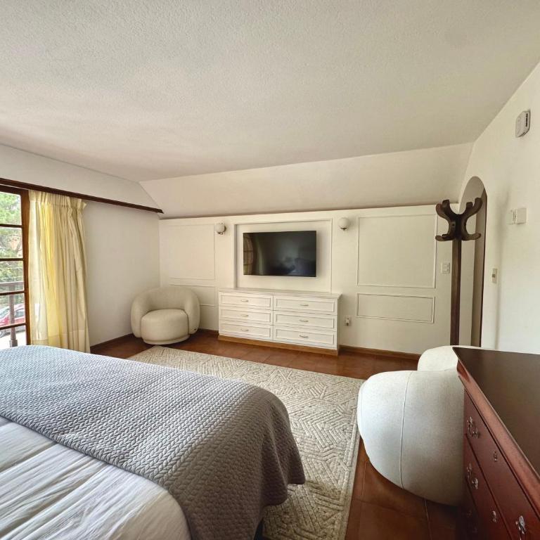 Chalet Saint Tropez - Bright & Spacious 5BR Home - Walk to Imarangatú - Chalet - 8