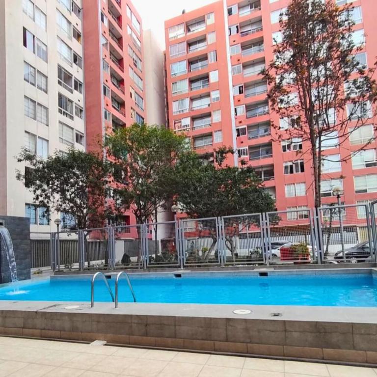 Apartamento cómodo con piscina en el Centro Histórico, Lima - Three-Bedroom Apartment - 2