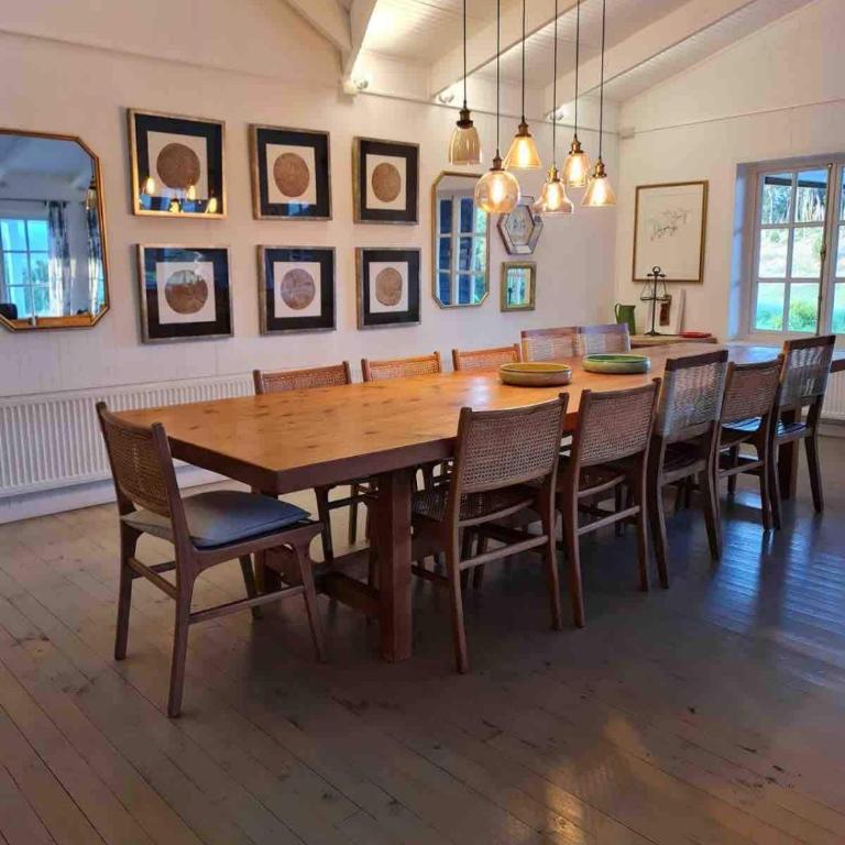 Large Lake House - Six-Bedroom House - 31