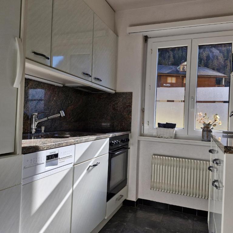 Valère Mountain Resort Leukerbad - Apartamento de 1 dormitorio con balcón y vistas a la montaña - 7