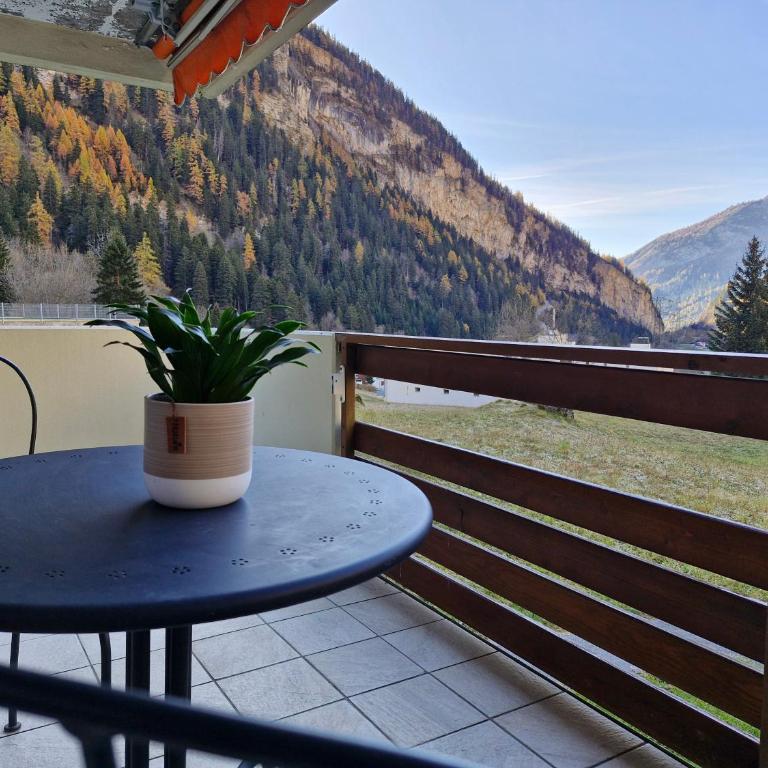 Valère Mountain Resort Leukerbad - Apartamento de 1 dormitorio con balcón y vistas a la montaña - 12