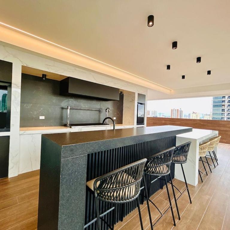 Smart apartment with pool and views of SCZ Equipetrol - One-Bedroom Apartment - 23
