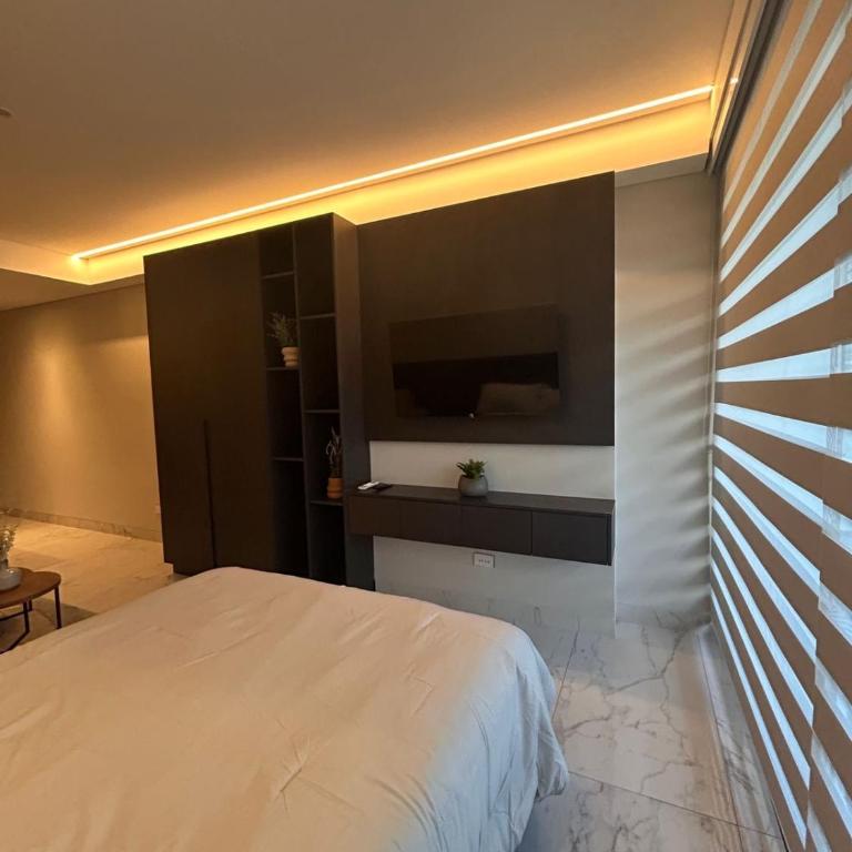 Smart apartment with pool and views of SCZ Equipetrol - One-Bedroom Apartment - 26