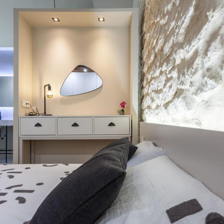 Modern and unique in the heart of alicante - Two-Bedroom Apartment - 7