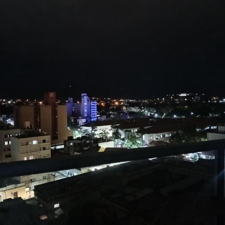 Un hermoso departamento con vista a la ciudad ubicado en calle arenales 1233-centro - One-Bedroom Apartment - 2