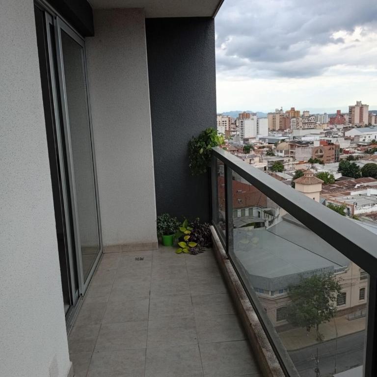Un hermoso departamento con vista a la ciudad ubicado en calle arenales 1233-centro - One-Bedroom Apartment - 3