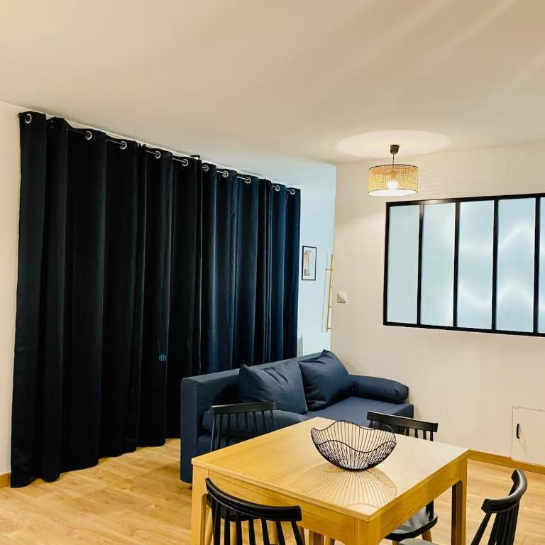 L'Écrin - 2 Bedrooms - Large free parking & Close to Tram - Appartement 2 Chambres - 34