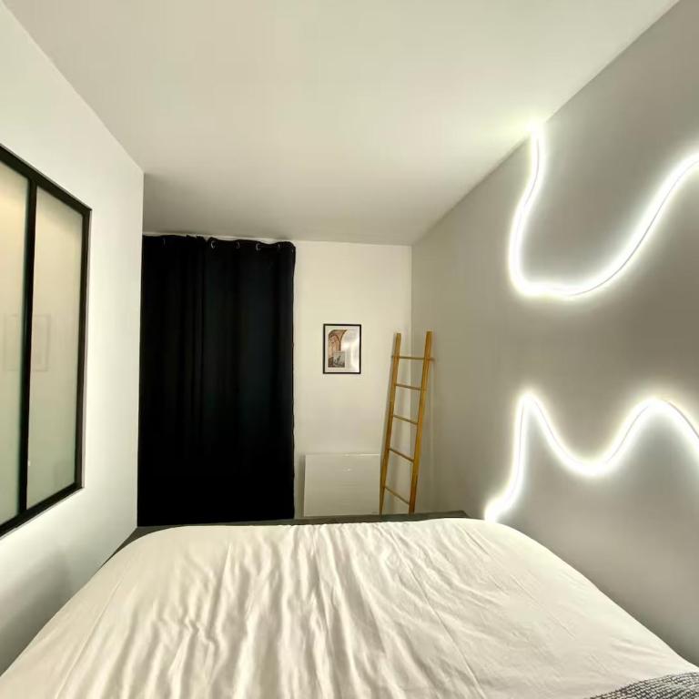 L'Écrin - 2 Bedrooms - Large free parking & Close to Tram - Appartement 2 Chambres - 47
