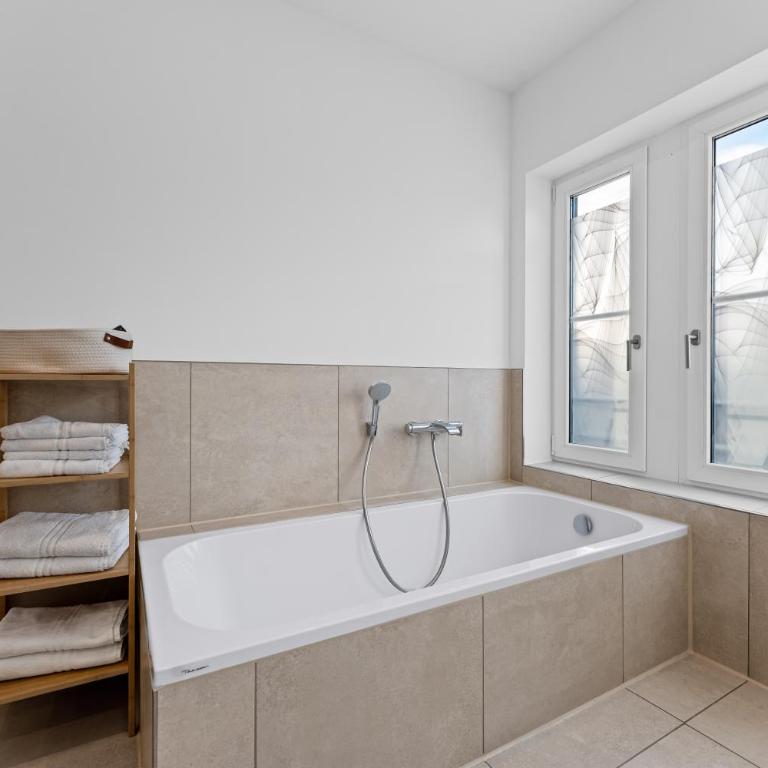 Illler Homes Memmingen Moderne Fewos für bis zu 7 Pers mit Küche & Parkplätzen, teilweise mit Terrasse - Apartment mit 2 Schlafzimmern - 15