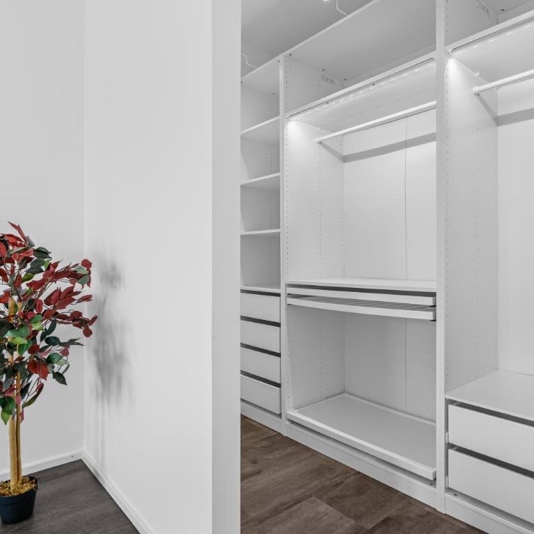 Illler Homes Memmingen Moderne Fewos für bis zu 7 Pers mit Küche & Parkplätzen, teilweise mit Terrasse - Apartment mit 2 Schlafzimmern - 20