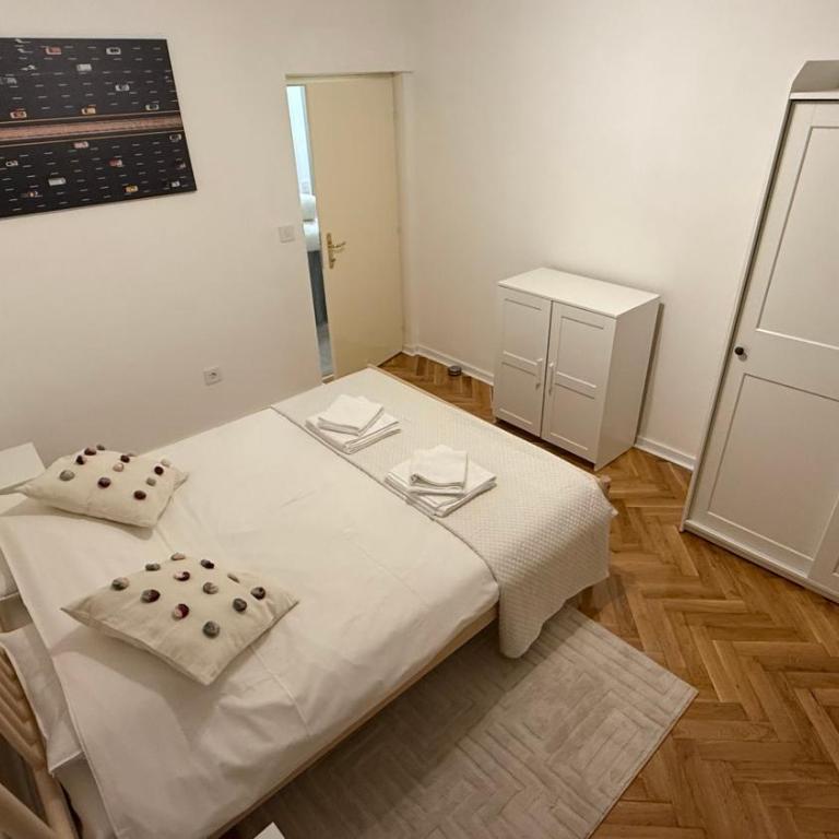 GardosHouse Apt 2 - One-Bedroom Apartment - 13