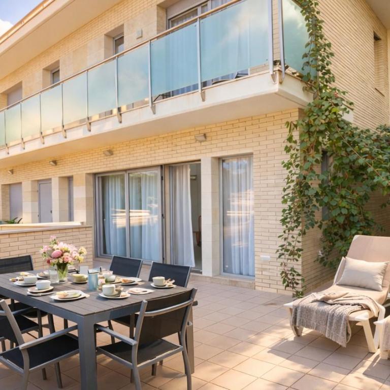 Tranquil Duplex Sitges, sea views, private parking, terrace - Apartamento de 3 dormitorios - 1