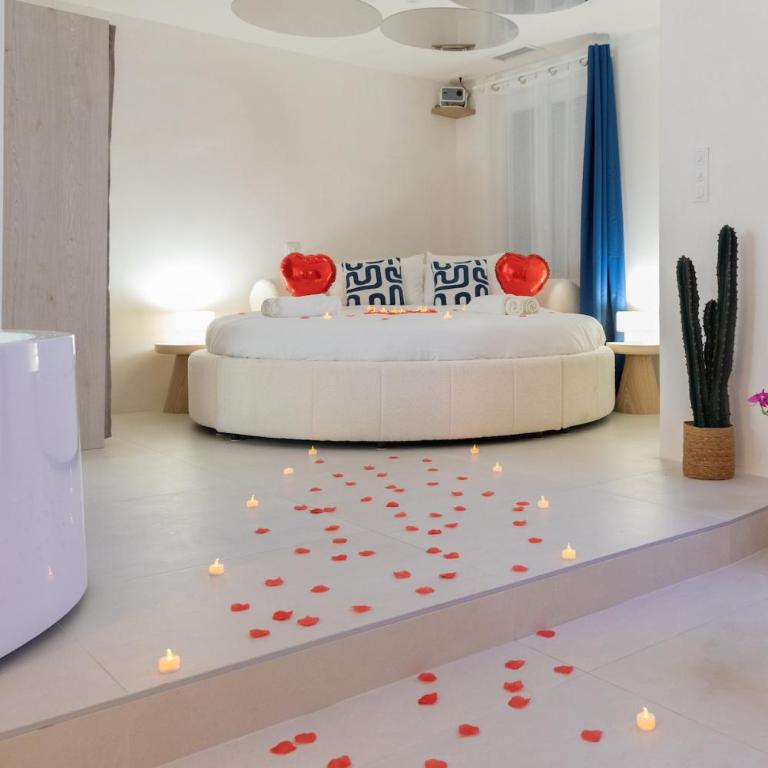Suite romantique Santorini avec Balnéo & Sauna - Appartement 1 Chambre - 23