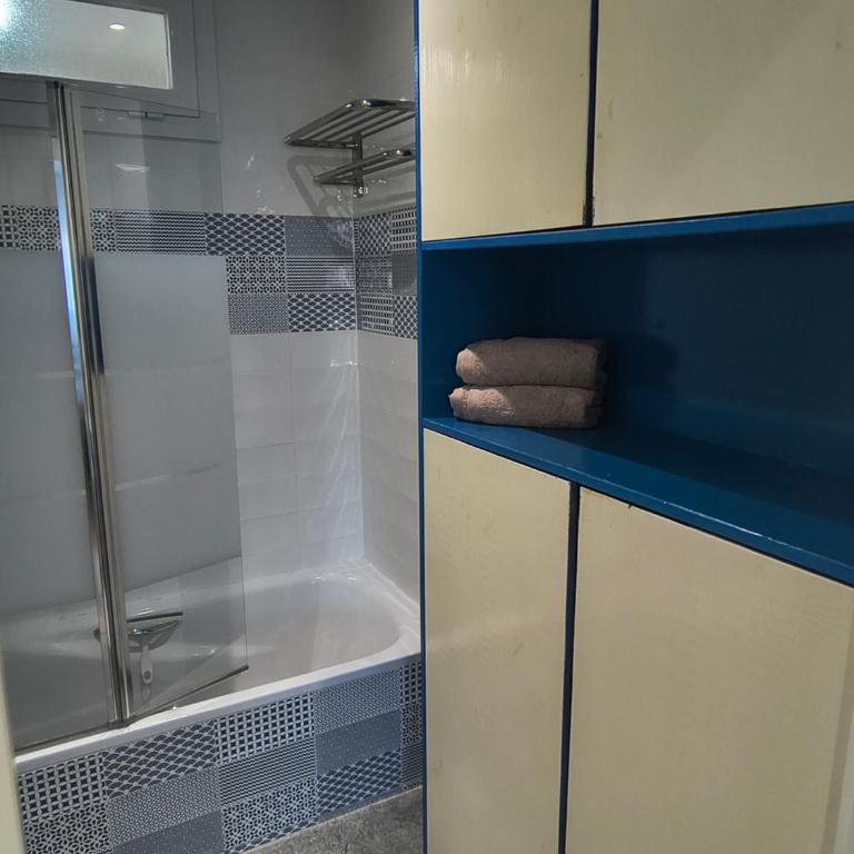Fira Gran Via & Aeropuerto Barcelona Mi Colibrí - Habitación Doble con baño privado externo - 8