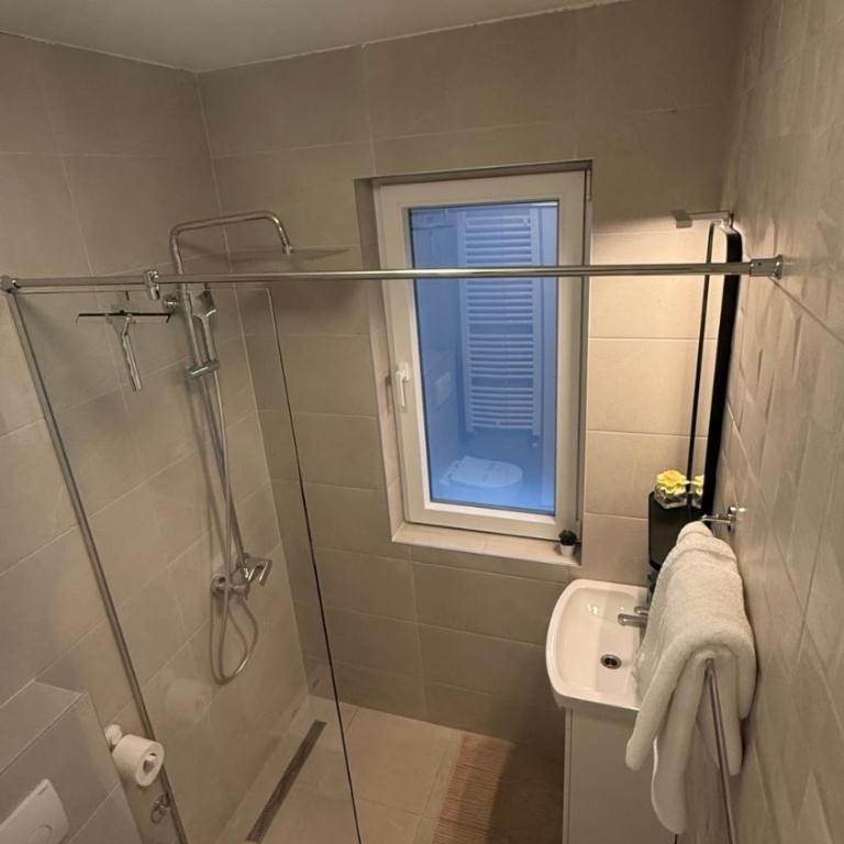 GardosHouse Apt 3 - Studio Apartment with One Double Bed - 3
