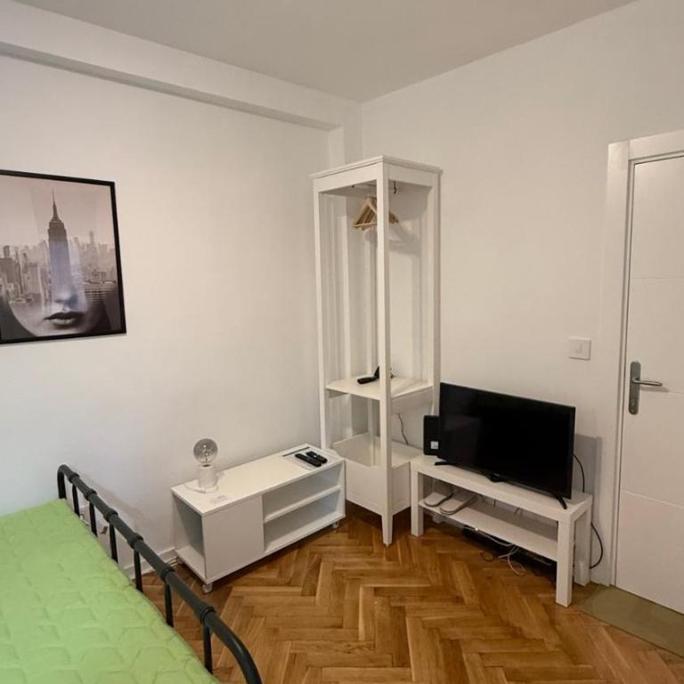 GardosHouse Apt 3 - Studio Apartment with One Double Bed - 18