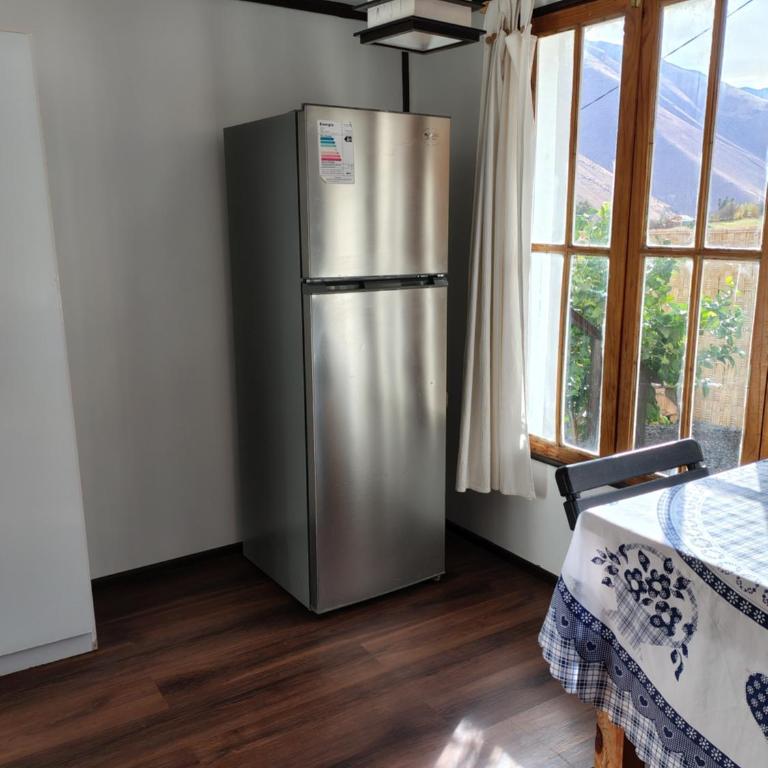 Horcon Valle de elqui Hermosa Cabaña para 2 personas max 3 a 5 minutos del Río , negocio,tour Pisqueras,tour estrellas - Three-Bedroom House - 4