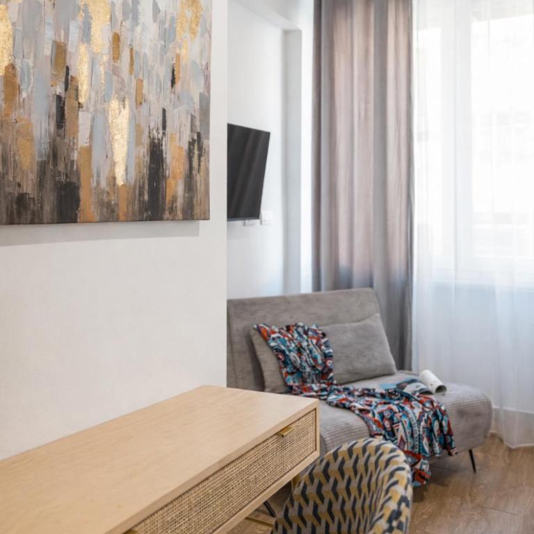 The Novels Suite - Basic Triple Room - 22
