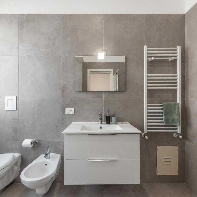 The Novels Suite - Double Room with Private Bathroom - 9