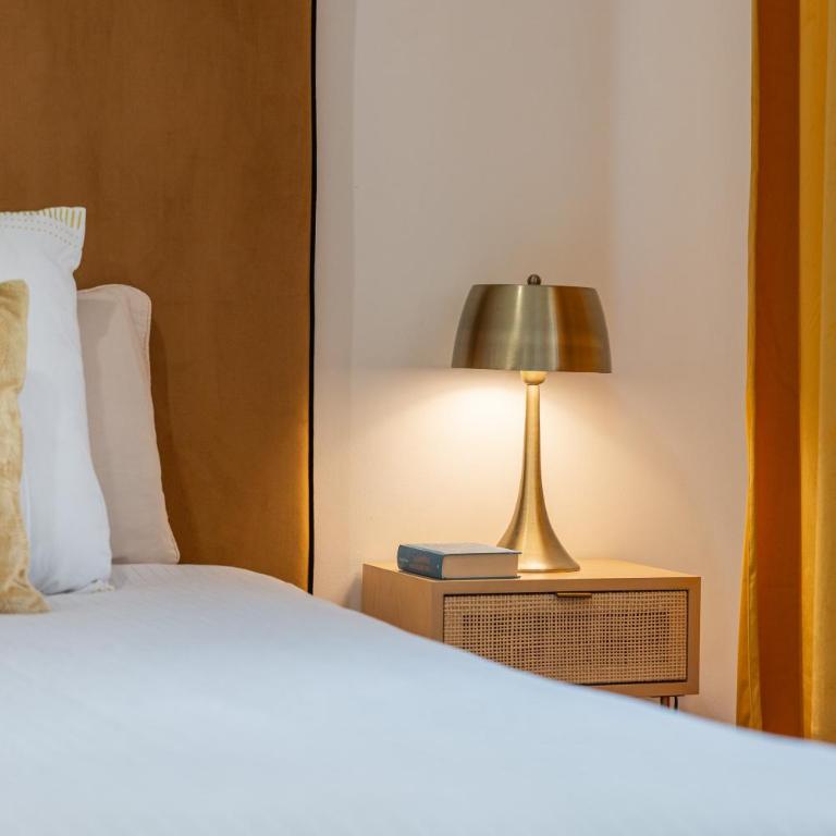 The Novels Suite - Double Room with Private Bathroom - 14