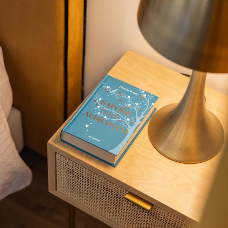The Novels Suite - Double Room with Private Bathroom - 11