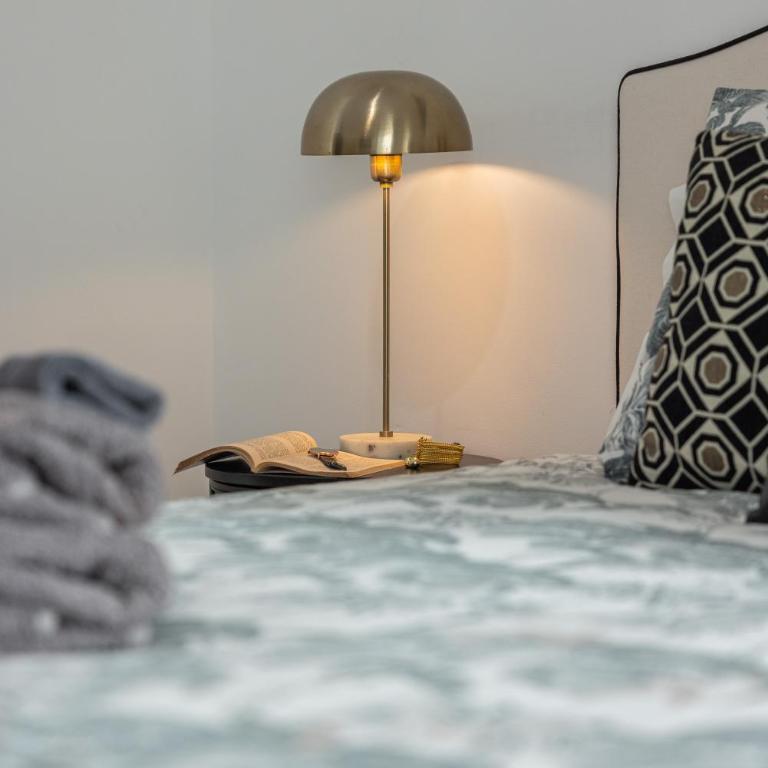 The Novels Suite - Comfort Triple Room - 13